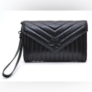 Victoria’s Secret Black shimmery quilted wristlet🖤